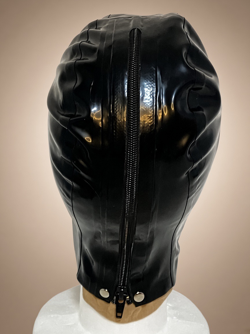 Classic black 0.4 mm latex hood, rear zipper view